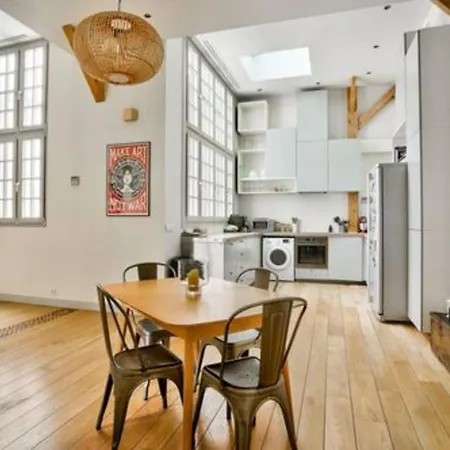 Spacious And Bright Nest Near Montmartre パリ