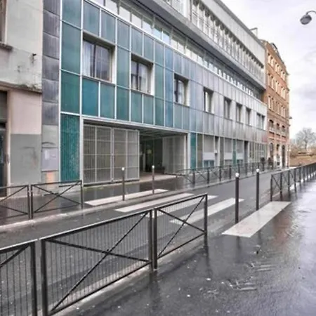 Spacious And Bright Nest Near Montmartre パリ